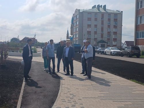 Дамир Ишкинеев провел выездное совещание по благоустройству общественных территорий