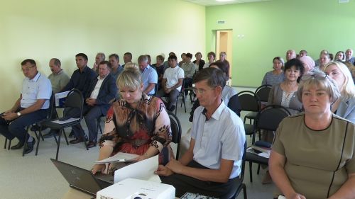 Жители Елаурского и Тимерлекского сельских поселений обсудили насущные вопросы с руководством района