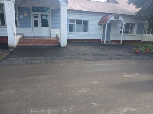 Глава Нурлатского района проверил ход асфальтирования территории ЦРБ