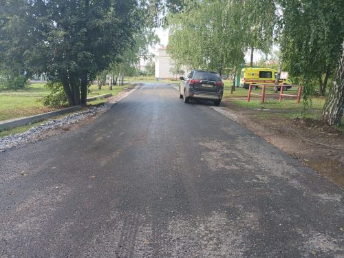 Глава Нурлатского района проверил ход асфальтирования территории ЦРБ