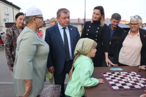 В Нурлате завершился проект «Күршеләр – иң якын кешеләр» ярким «Кичке җыен» (+ фоторепортаж)