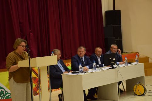 В Нурлате горожане встретились с руководством района