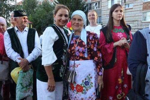 В Нурлате завершился проект «Күршеләр – иң якын кешеләр» ярким «Кичке җыен» (+ фоторепортаж)