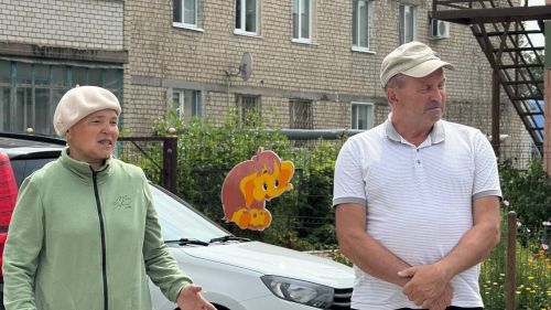 Волонтеры продолжают благоустраивать сквер учителей в Нурлате