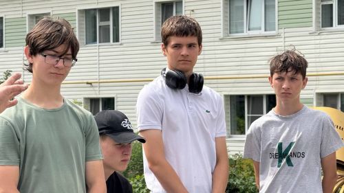 Волонтеры продолжают благоустраивать сквер учителей в Нурлате