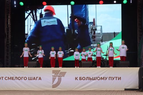 Нурлат отметил тройной праздник: День города, День Республики и День нефтяника