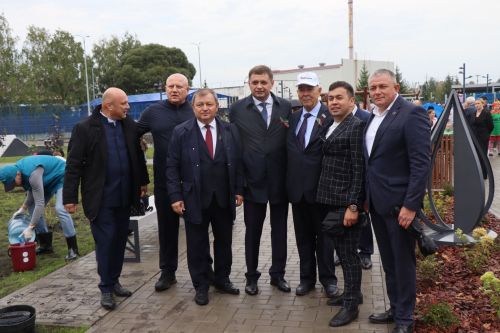 В Нурлате торжественно открыли сквер «Нефтяник»