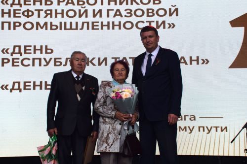 В Нурлате чествовали семейные пары, отметившие золотые и изумрудные свадьбы