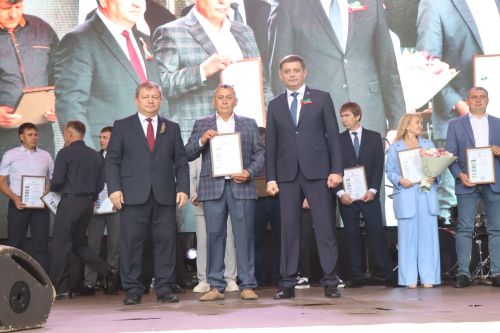 Нурлат отметил тройной праздник: День города, День Республики и День нефтяника