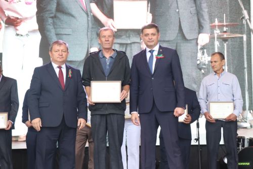 Нурлат отметил тройной праздник: День города, День Республики и День нефтяника