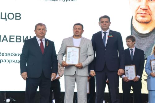 Нурлат отметил тройной праздник: День города, День Республики и День нефтяника