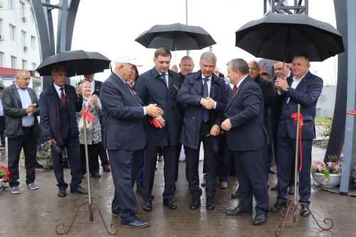 В Нурлате торжественно открыли сквер «Нефтяник»