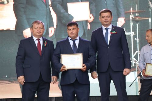 Нурлат отметил тройной праздник: День города, День Республики и День нефтяника