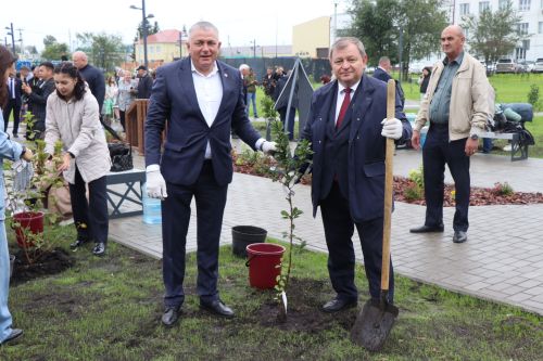 В Нурлате торжественно открыли сквер «Нефтяник»