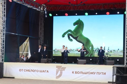 Нурлат отметил тройной праздник: День города, День Республики и День нефтяника
