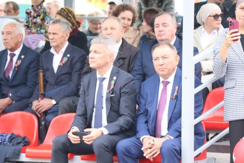 Нурлат отметил тройной праздник: День города, День Республики и День нефтяника