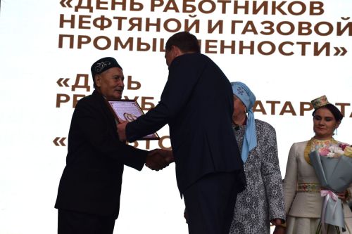 В Нурлате чествовали семейные пары, отметившие золотые и изумрудные свадьбы