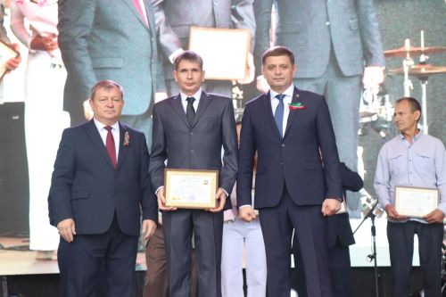 Нурлат отметил тройной праздник: День города, День Республики и День нефтяника