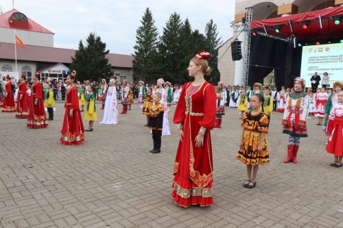 Нурлат отметил тройной праздник: День города, День Республики и День нефтяника