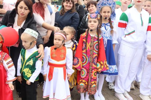 Нурлат отметил тройной праздник: День города, День Республики и День нефтяника