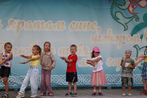 «Краски лета» раскрасили сквер Музыкальный в Нурлате