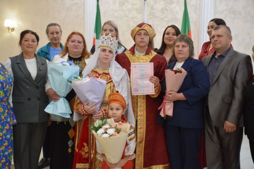 В Нурлате прошла этносвадьба с соблюдением русских народных традиций