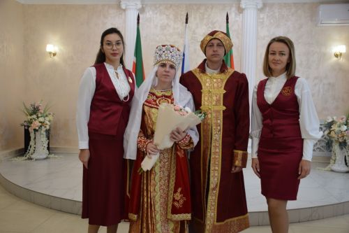 В Нурлате прошла этносвадьба с соблюдением русских народных традиций