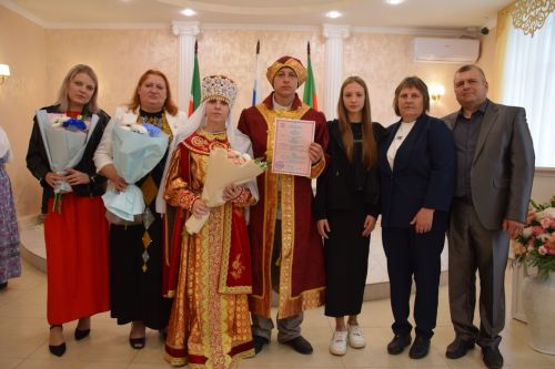 В Нурлате прошла этносвадьба с соблюдением русских народных традиций