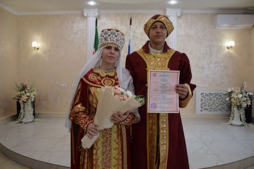В Нурлате прошла этносвадьба с соблюдением русских народных традиций