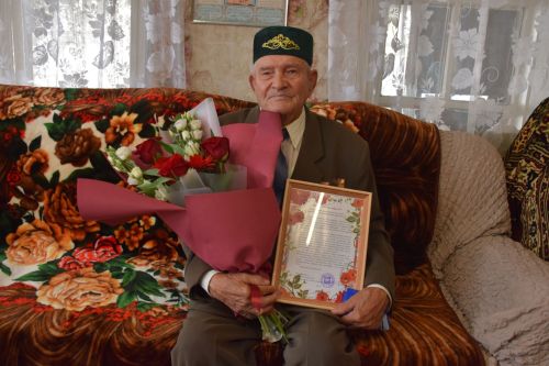 Ветеран труда из Средних Челнов отмечает 90-летний юбилей