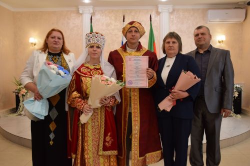 В Нурлате прошла этносвадьба с соблюдением русских народных традиций