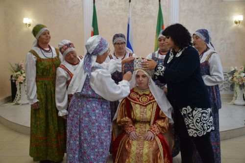 В Нурлате прошла этносвадьба с соблюдением русских народных традиций