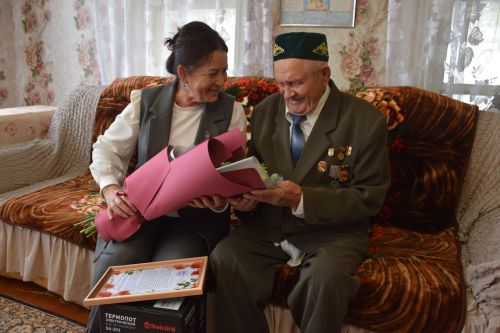 Ветеран труда из Средних Челнов отмечает 90-летний юбилей
