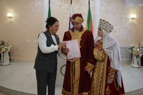 В Нурлате прошла этносвадьба с соблюдением русских народных традиций