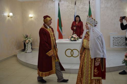 В Нурлате прошла этносвадьба с соблюдением русских народных традиций