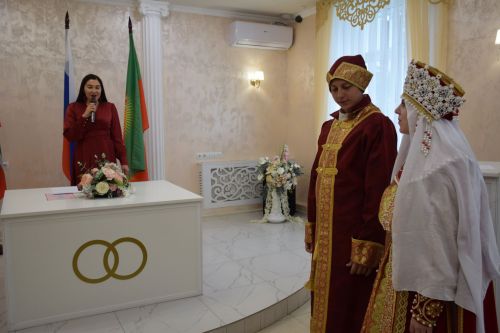 В Нурлате прошла этносвадьба с соблюдением русских народных традиций