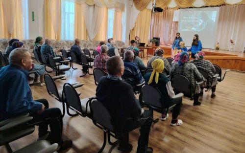 «Мирас» подарил нурлатским пенсионерам урок цифровой безопасности и песни