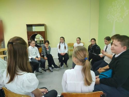 В Нурлатской школе №8 учеников и родителей научили противостоять буллингу