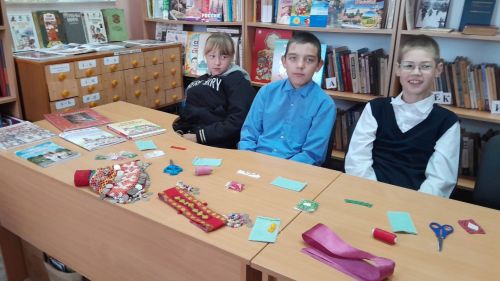Мастер-класс по бисероплетению прошел в Караульно-Горской библиотеке