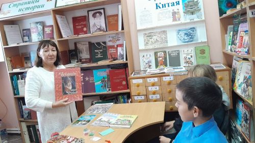 Мастер-класс по бисероплетению прошел в Караульно-Горской библиотеке