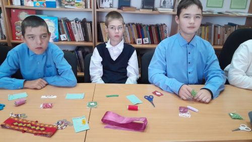 Мастер-класс по бисероплетению прошел в Караульно-Горской библиотеке