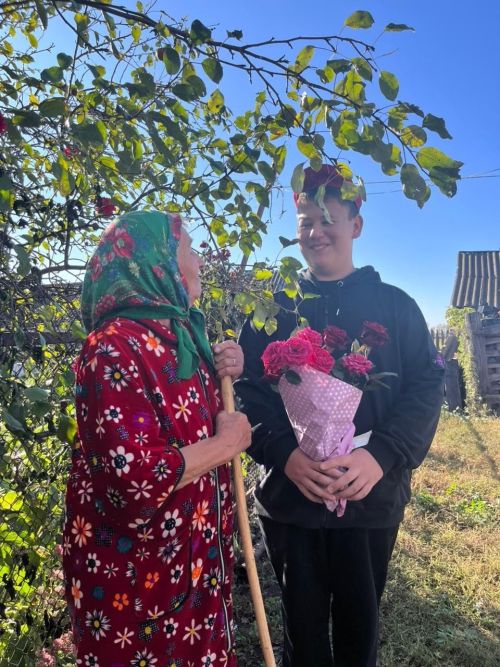 Юнармейцы Якушкинской школы помогли пожилым односельчанам
