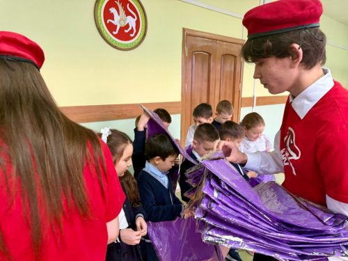 В Нурлате первоклассники школы №9 дали торжественное обещание Орлят России