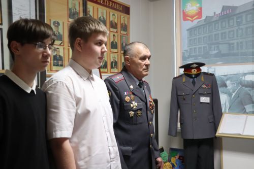 Студенческий десант в Нурлатском отделе полиции: будущие аграрии познакомились со службой в МВД