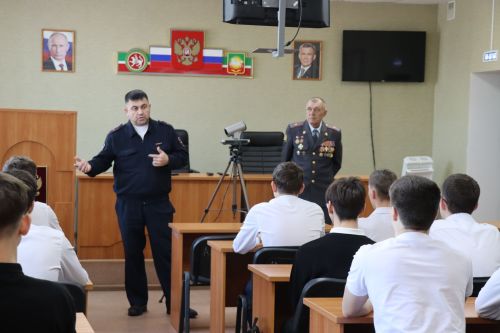 Студенческий десант в Нурлатском отделе полиции: будущие аграрии познакомились со службой в МВД
