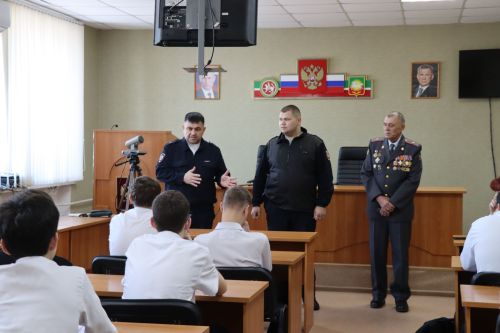 Студенческий десант в Нурлатском отделе полиции: будущие аграрии познакомились со службой в МВД