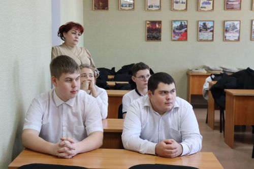 Студенческий десант в Нурлатском отделе полиции: будущие аграрии познакомились со службой в МВД