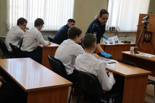 Студенческий десант в Нурлатском отделе полиции: будущие аграрии познакомились со службой в МВД