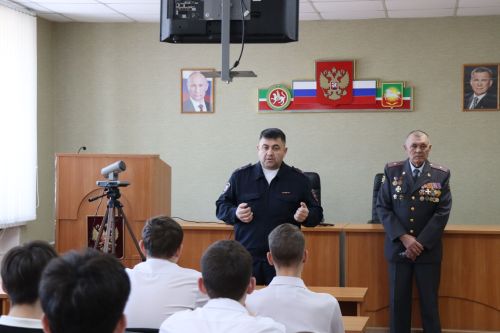 Студенческий десант в Нурлатском отделе полиции: будущие аграрии познакомились со службой в МВД