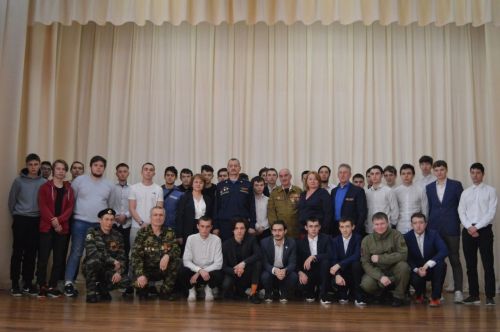 Дамир Ишкинеев поздравил нурлатцев с Днем российского студенчества
